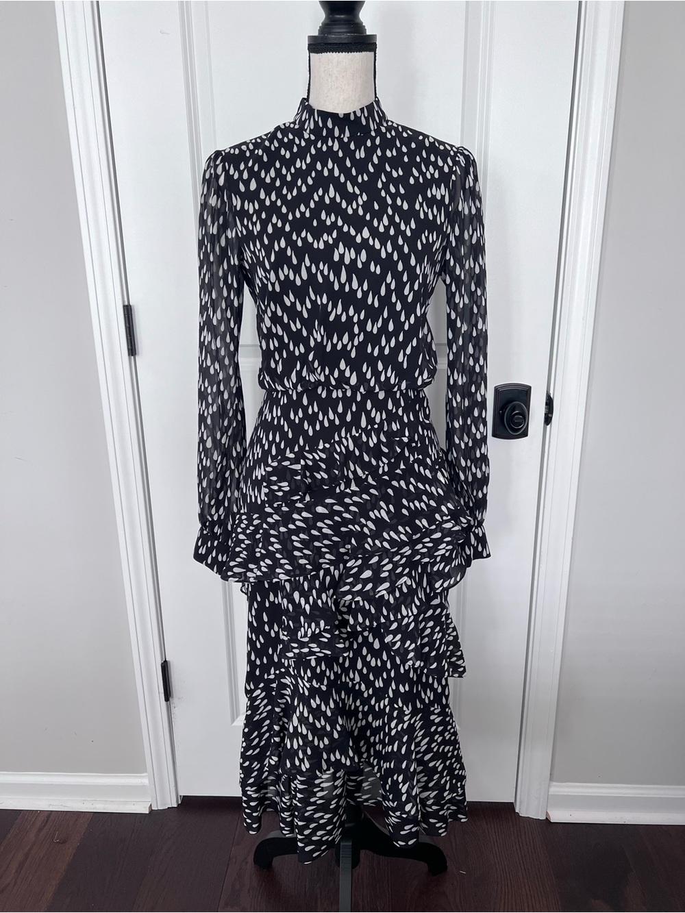 Saloni Tiered Long Sleeve Midi Dress Black & White Tailored Size 4 EUC